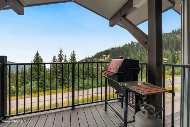 $1,595,000 | 125 Crystal Springs Road, Unit 202, Sandpoint, ID 83864