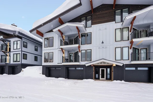 $1,595,000 | 125 Crystal Springs Road, Unit 202, Sandpoint, ID 83864