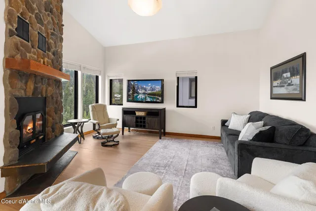 $1,595,000 | 125 Crystal Springs Road, Unit 202, Sandpoint, ID 83864