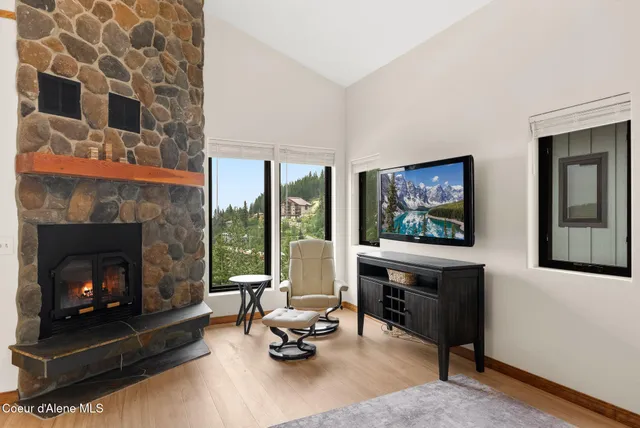$1,595,000 | 125 Crystal Springs Road, Unit 202, Sandpoint, ID 83864
