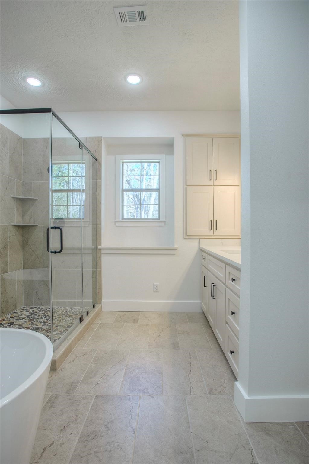83 Dahlia Road Huntsville, TX 77320 - Photo 25 of 49 a spacious bathroom with a tub sink shower and mirror