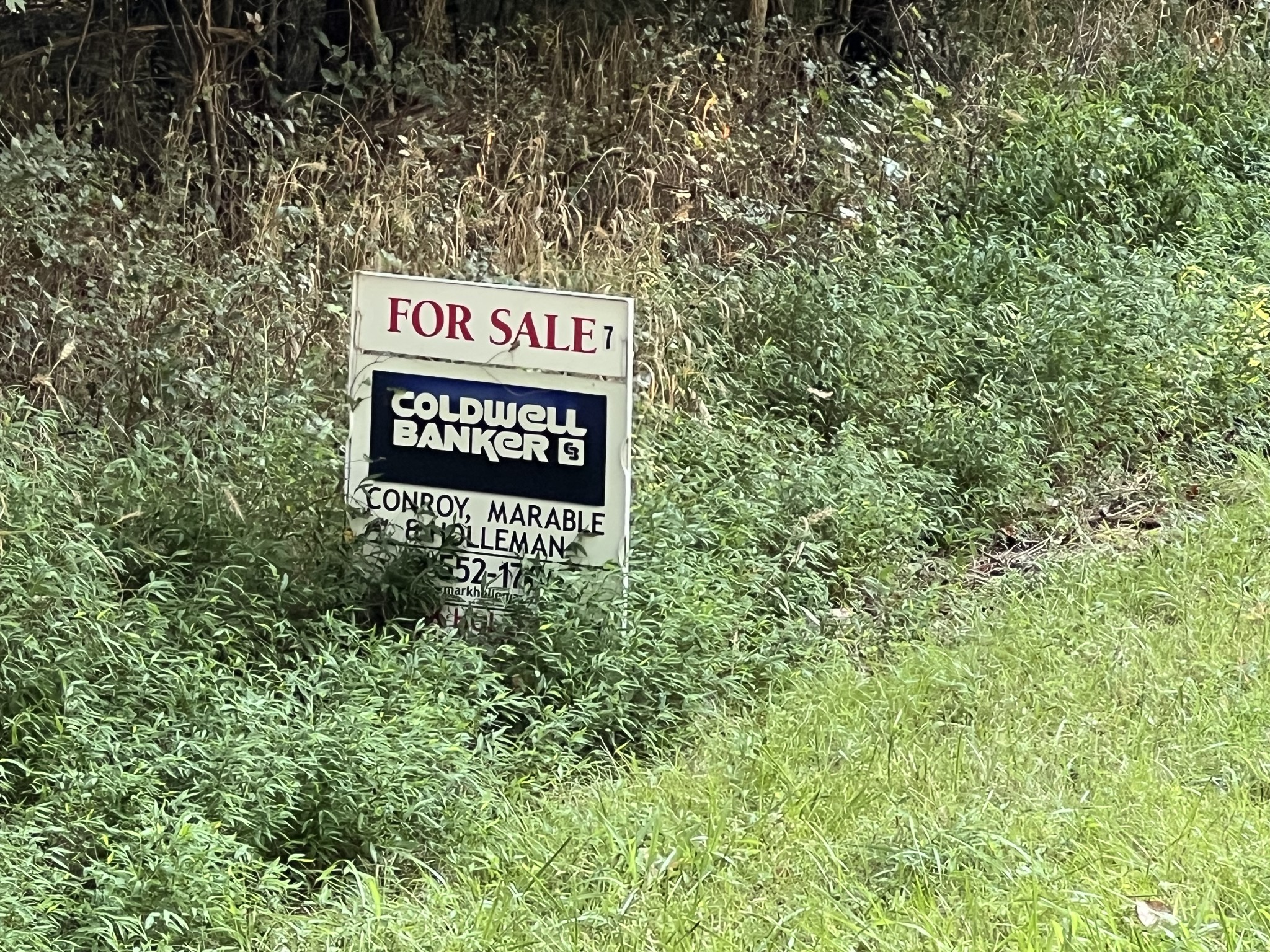 7 Jarrell Ridge Road Clarksville, TN 37043 - Photo 2 of 6 a sign that is sitting in front of a tree