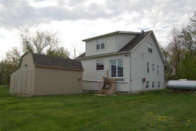4400 Ohara Road Carleton, MI 48117 - Photo 4 of 10 REAR VIEW