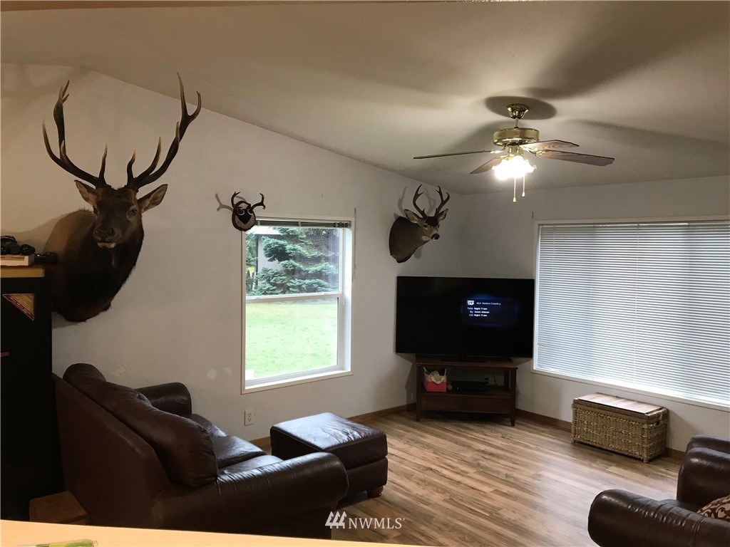 210 Cloquallum Road Elma, WA 98541 - Photo 4 of 13 Gallery Image 4