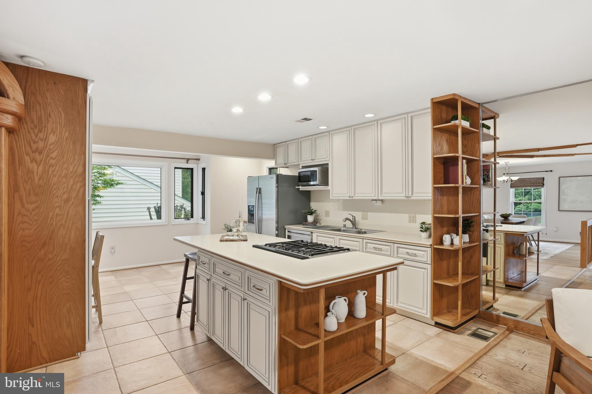 9614 Percussion Way Vienna, VA 22182 - Photo 15 of 45 a kitchen that has a stove and a table