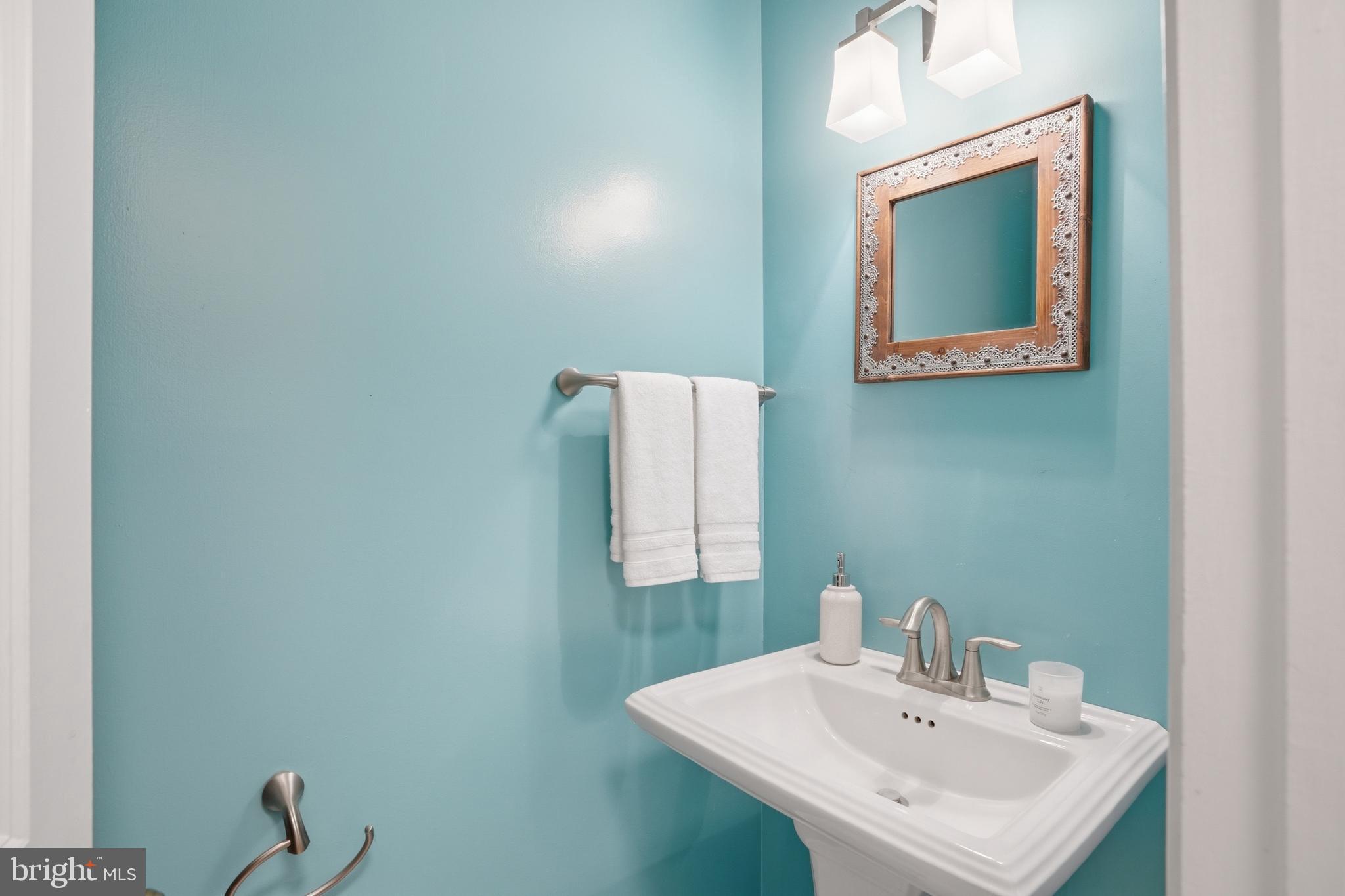 9614 Percussion Way Vienna, VA 22182 - Photo 18 of 45 a bathroom with a sink and a mirror