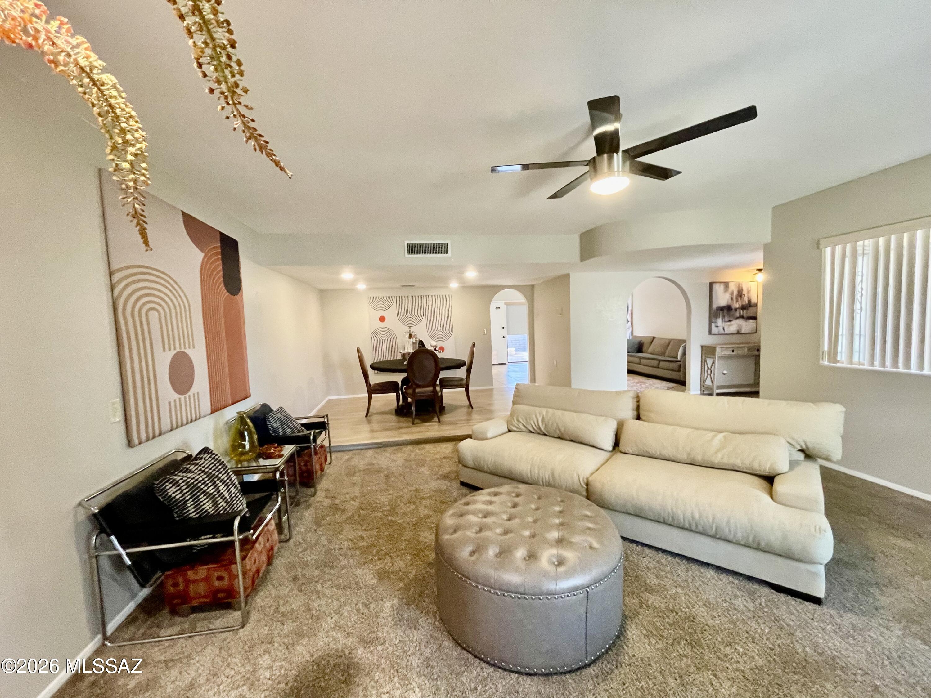 2434 North Shade Tree Circle Tucson, AZ 85715 - Photo 10 of 20 living room