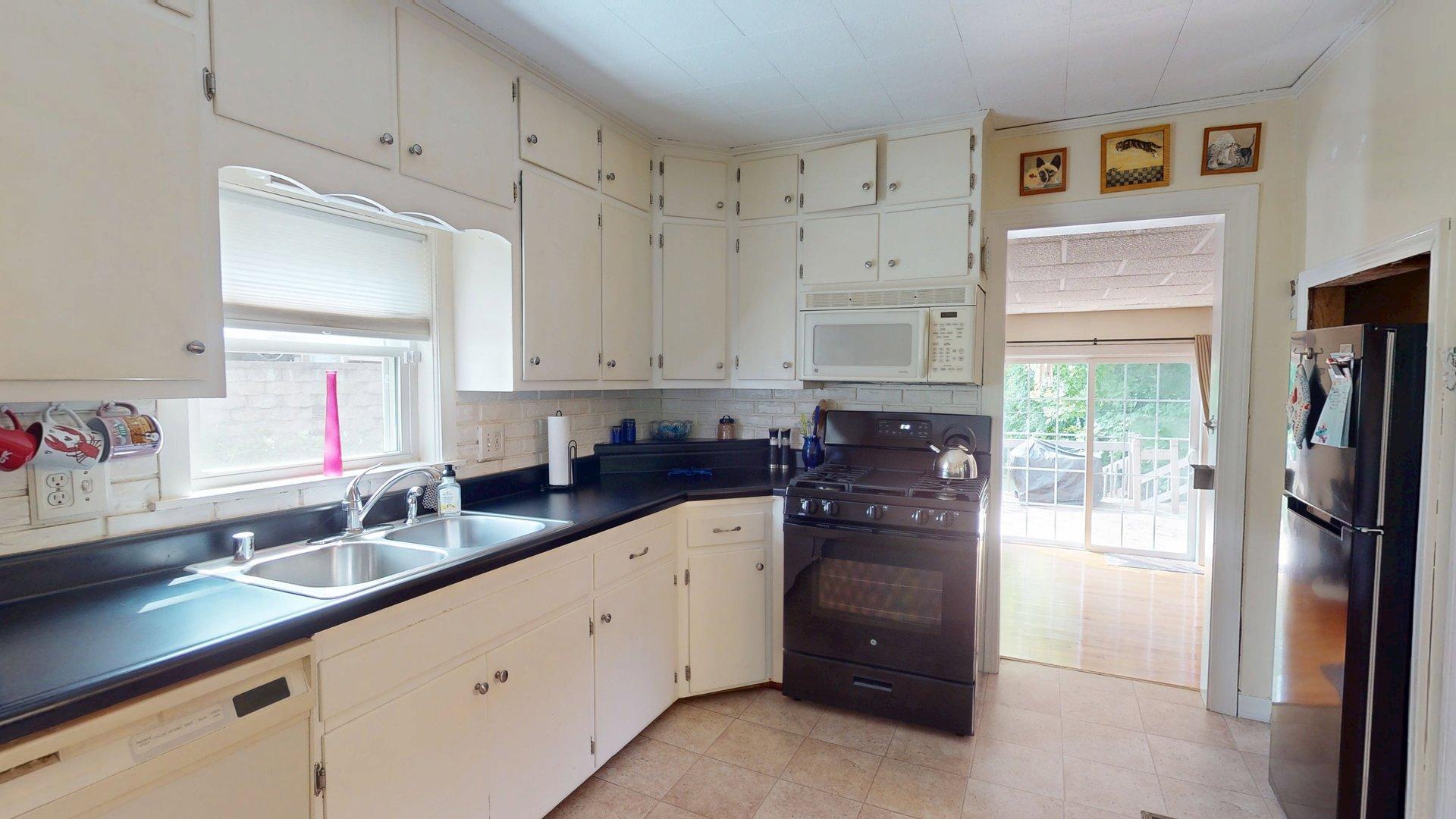 19 Thomas Hill Road Bangor, ME 04401 - Photo 16 of 74 Kitchen