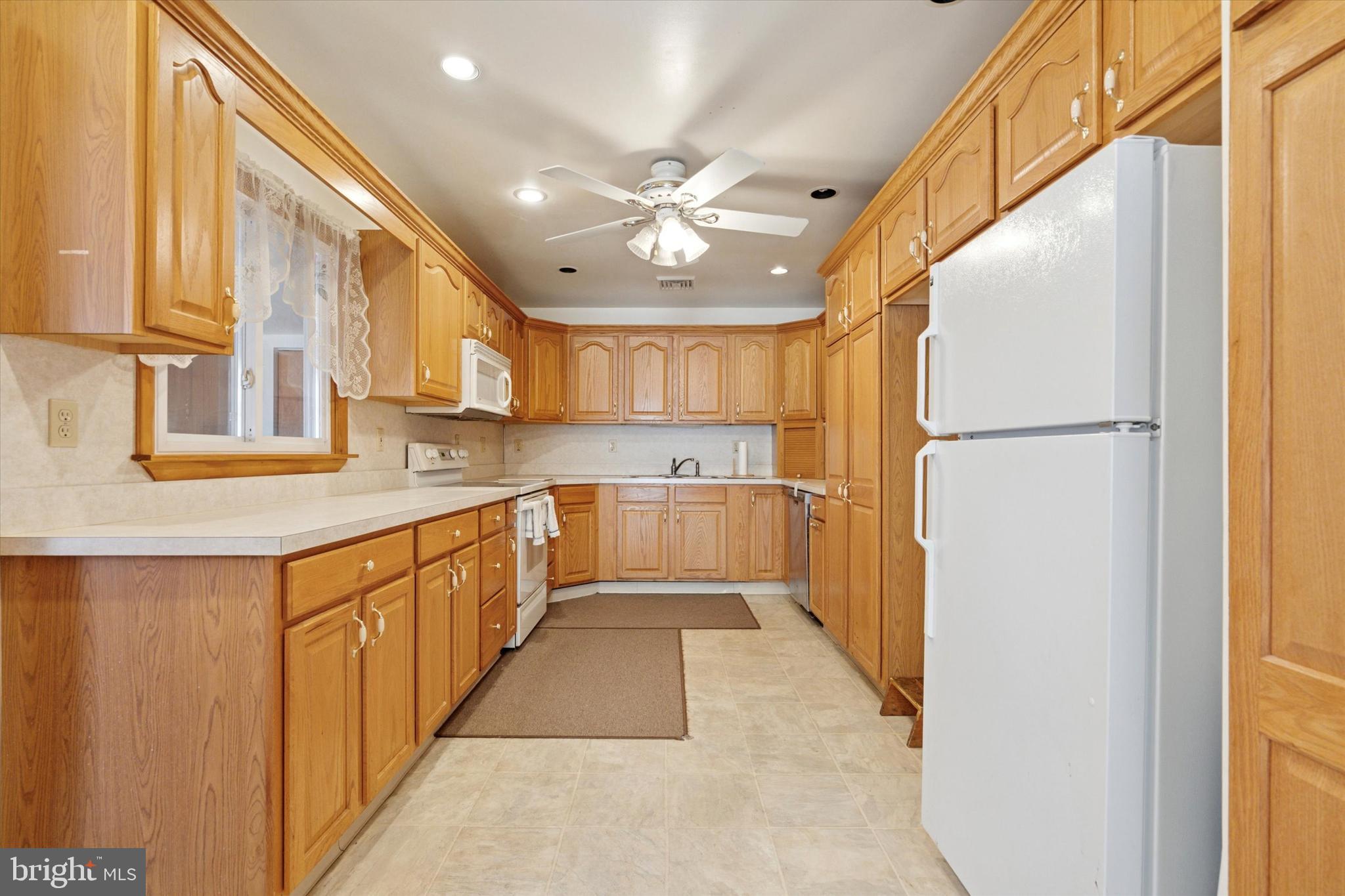 31 Quickset Road Levittown, PA 19057 - Photo 11 of 35 Gallery Image 11