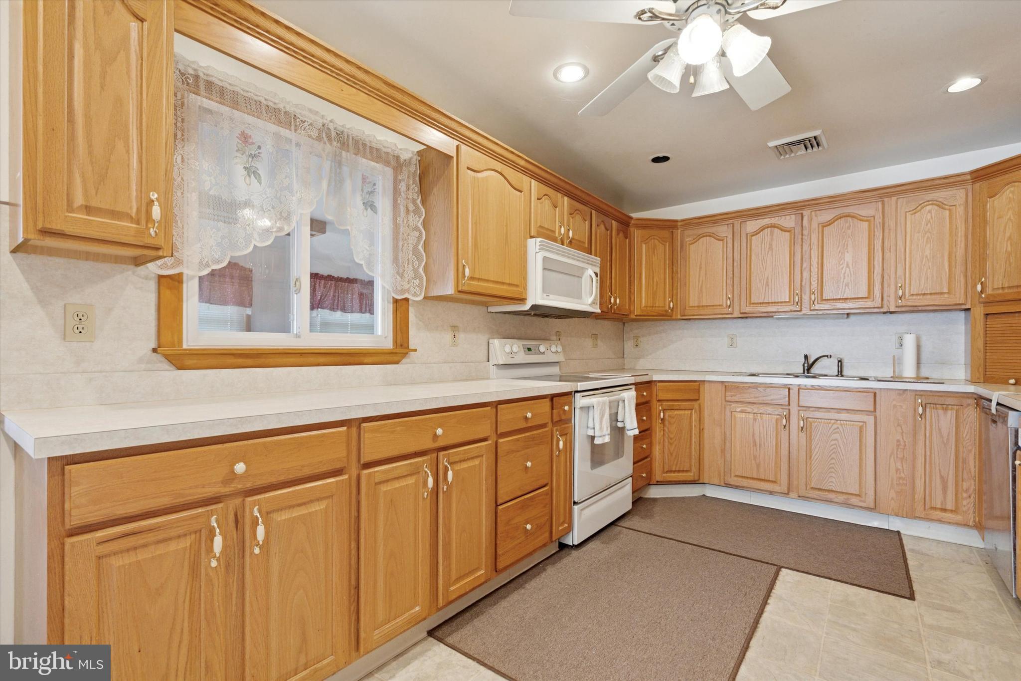 31 Quickset Road Levittown, PA 19057 - Photo 12 of 35 Gallery Image 12