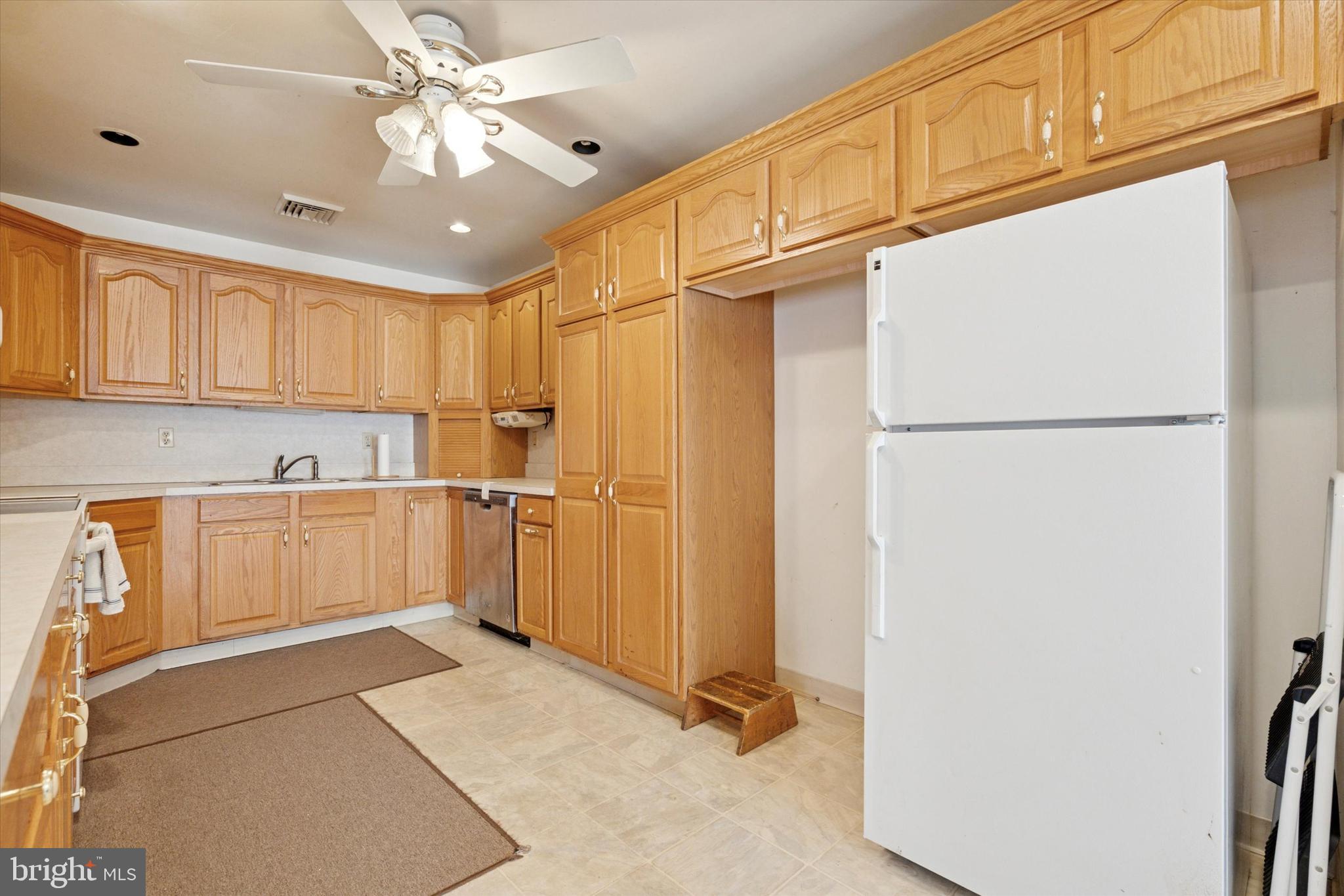 31 Quickset Road Levittown, PA 19057 - Photo 13 of 35 Gallery Image 13