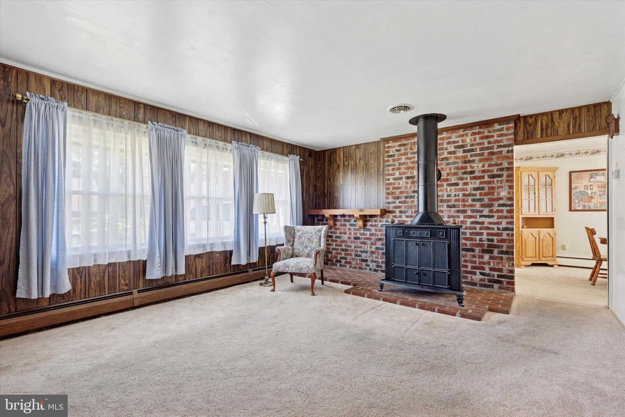 31 Quickset Road Levittown, PA 19057 - Photo 3 of 35 Gallery Image 3