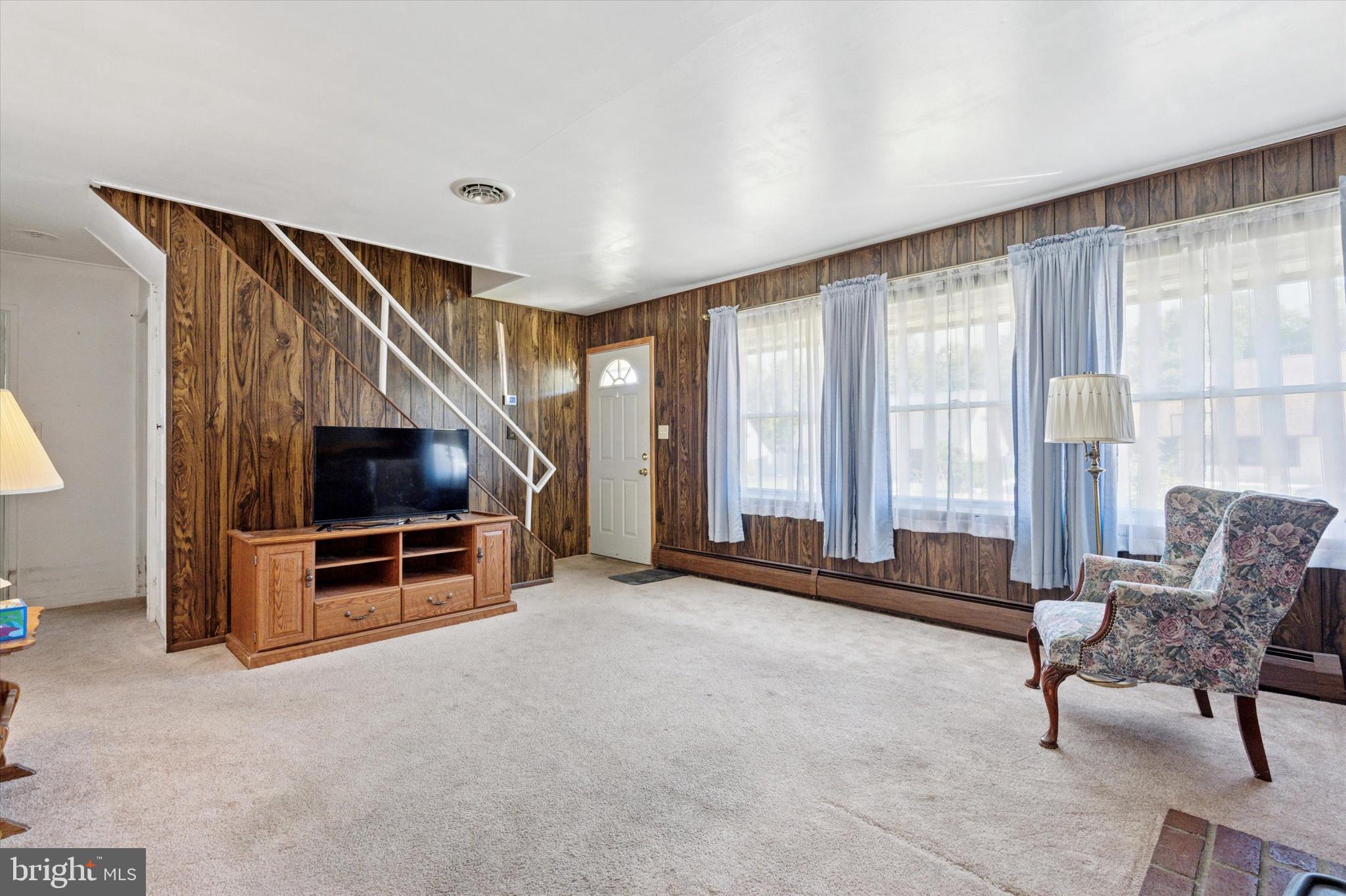 31 Quickset Road Levittown, PA 19057 - Photo 4 of 35 Gallery Image 4