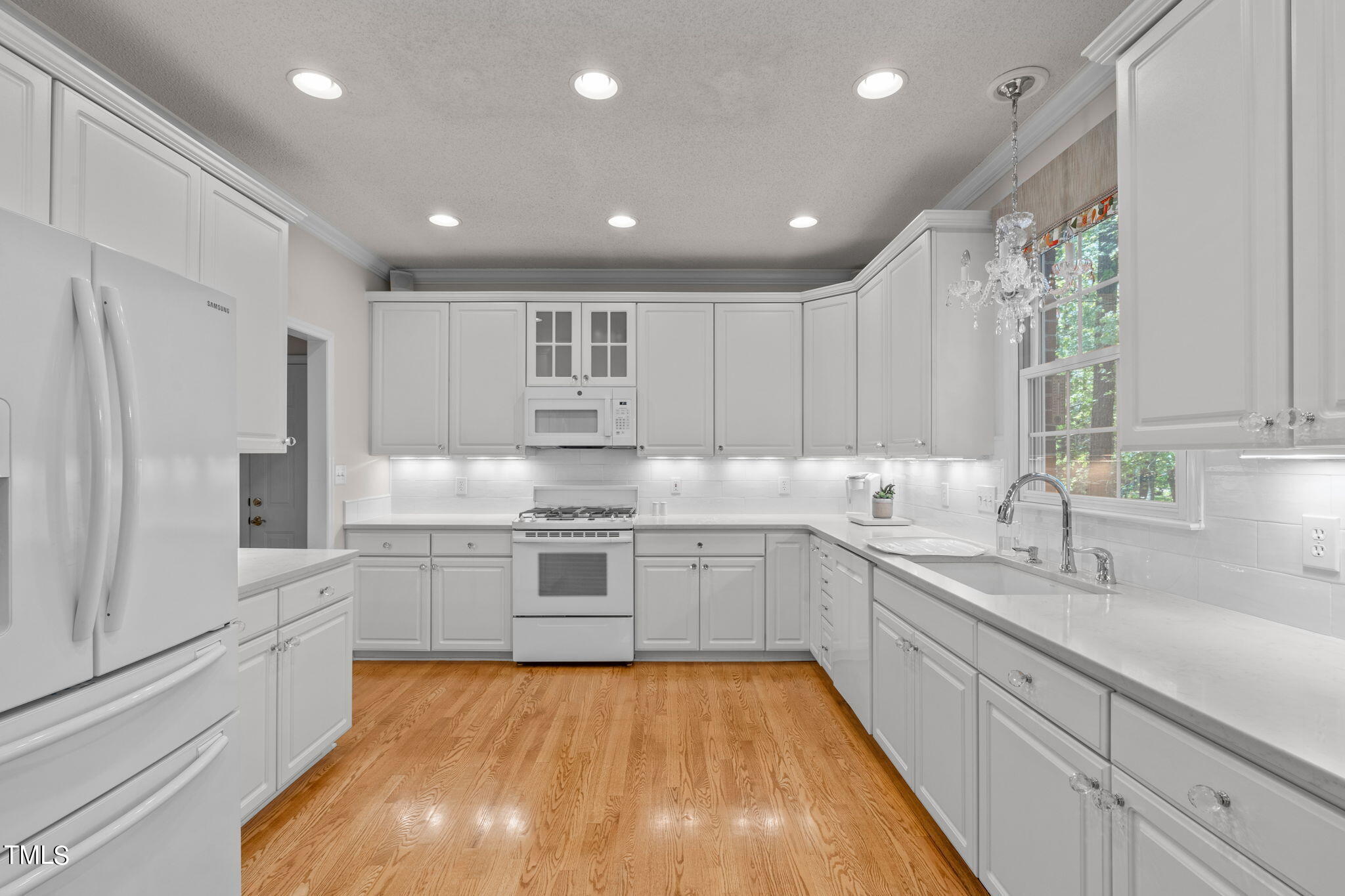 507 Heathridge Lane Cary, NC 27513 - Photo 16 of 42 Kitchen