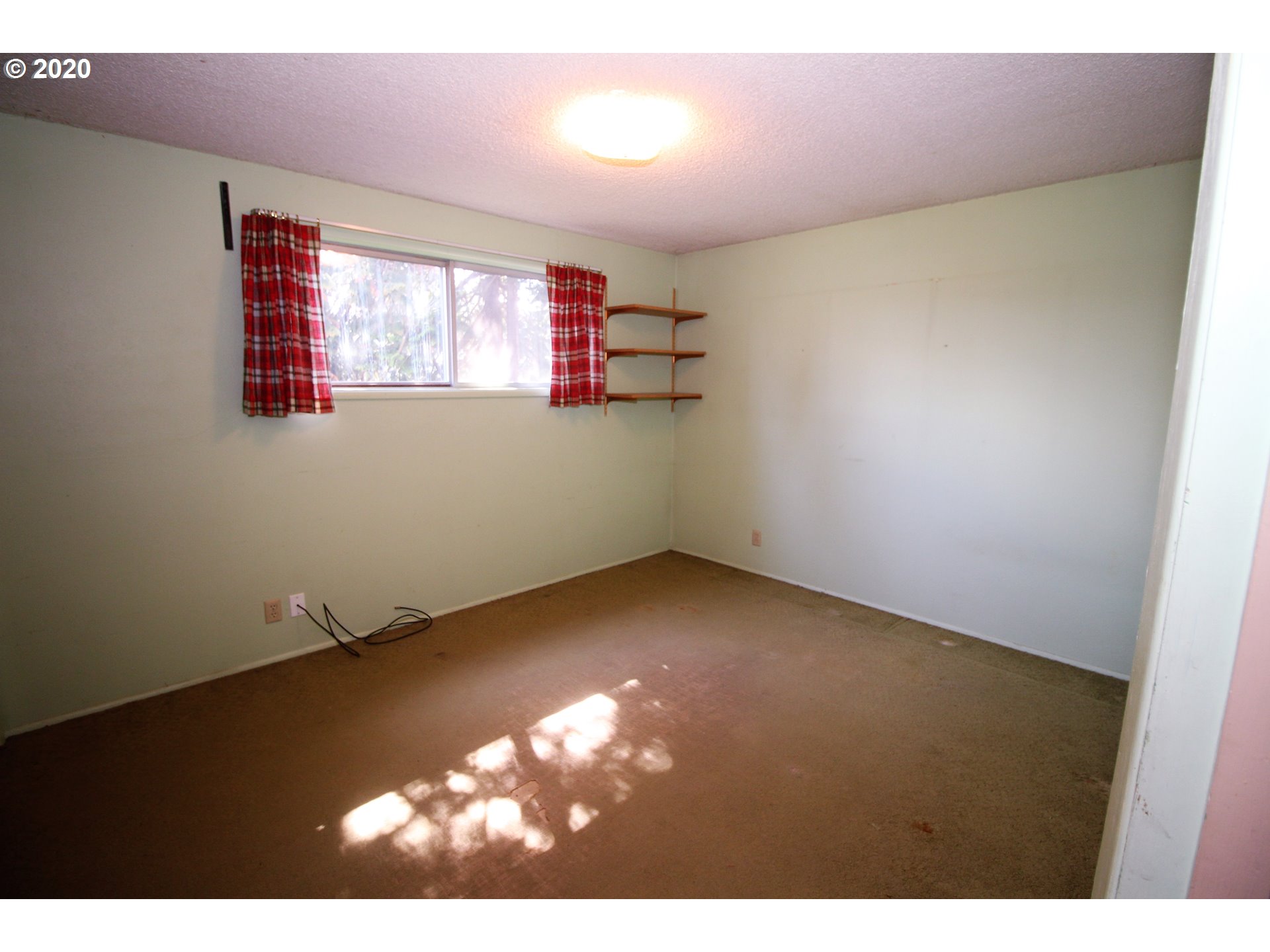 958 South 38th Street Springfield, OR 97478 - Photo 11 of 12