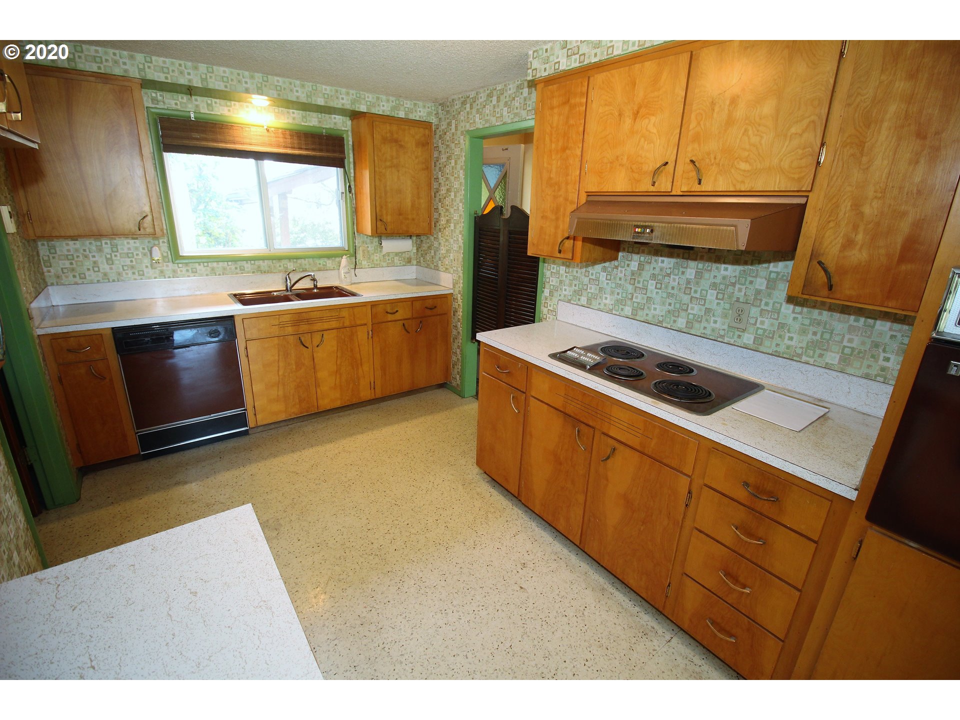 958 South 38th Street Springfield, OR 97478 - Photo 8 of 12