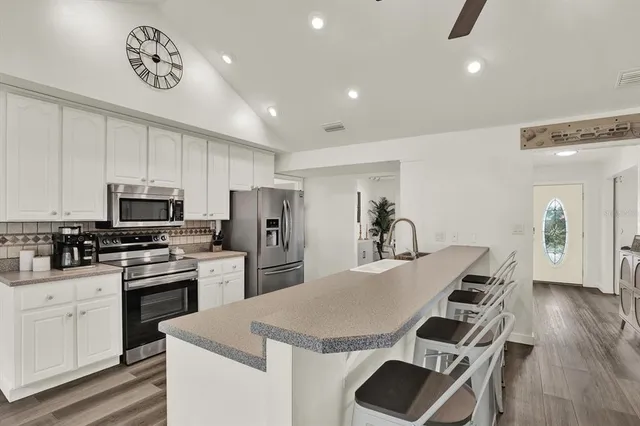 $455,000 | 1002 Oakridge Manor Drive, Brandon, FL 33511