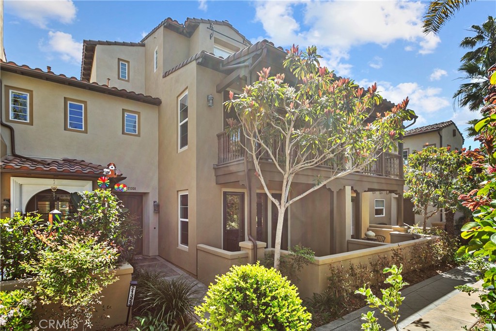 21331 Veleta Circle Huntington Beach, CA 92648 - Photo 14 of 14 a front view of a house with a yard and fountain