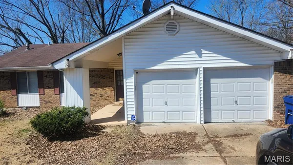 $189,500 | 12807 Sunrise E Court, Florissant, MO 63033