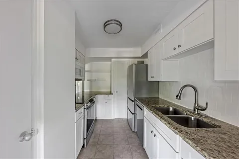 $189,000 | 4550 Warwick Boulevard, Unit 213, Kansas City, MO 64111