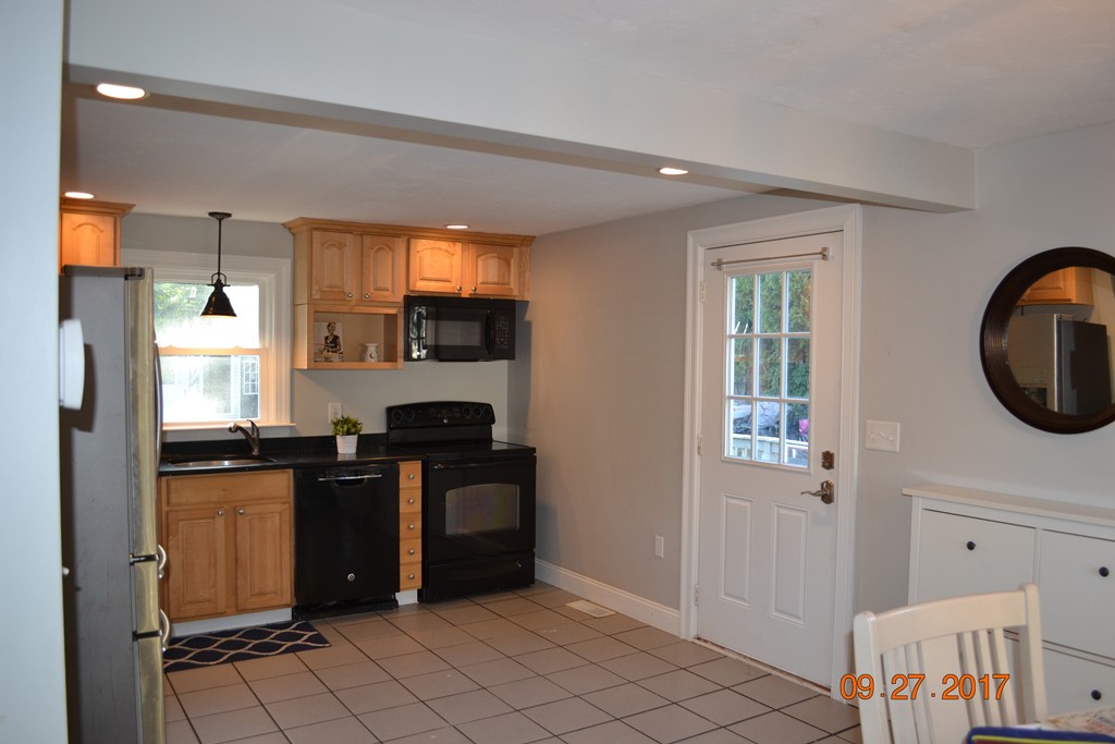 8 Davis Road Hudson, MA 01749 - Photo 7 of 21