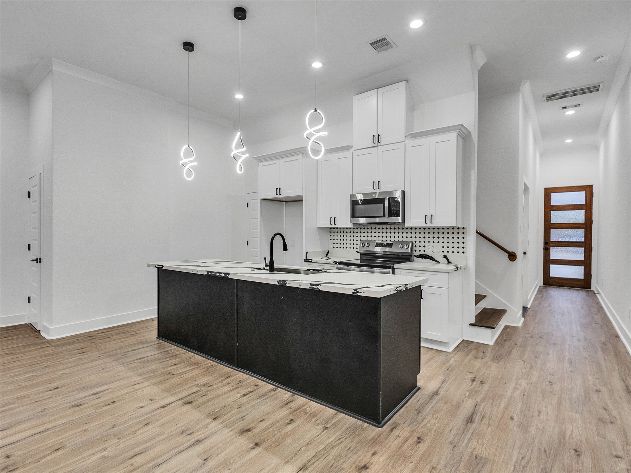 7358 Guadalcanal Road, Unit B Houston, TX 77033 - Photo 8 of 35