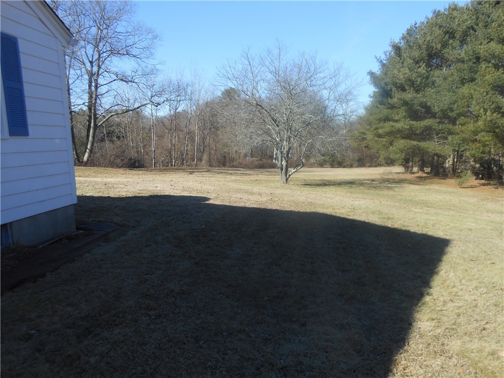 195 Trimtown Road Scituate, RI 02857 - Photo 8 of 9 SIDE YARD