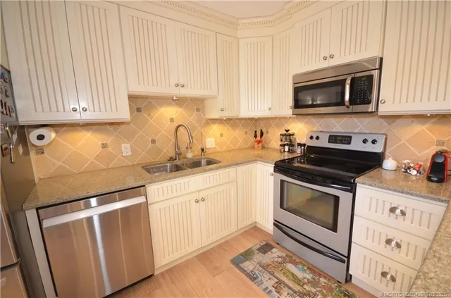 $314,900 | 5678 Southeast Riverboat Drive, Unit 129, Stuart, FL 34997