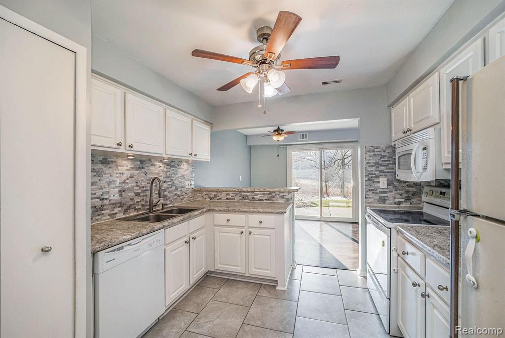1683 Riverside Drive Rochester, MI 48309 - Photo 4 of 23