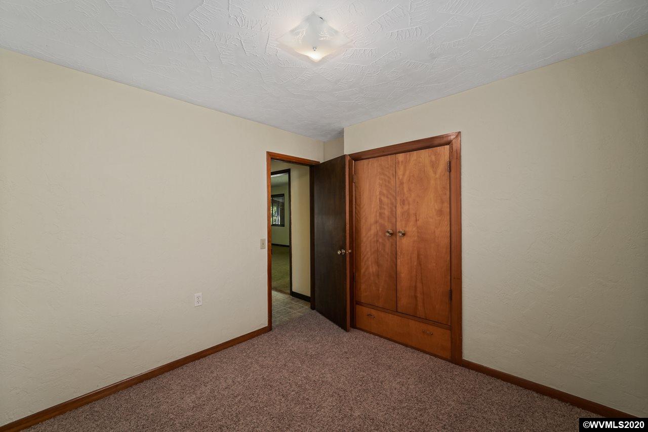 944 Howell Prairie Road Northeast Salem, OR 97317 - Photo 38 of 42 Gallery Image 38