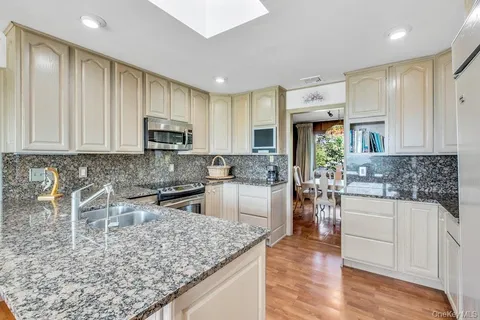$2,799,000 | 2100 Sound Drive, Greenport, NY 11944