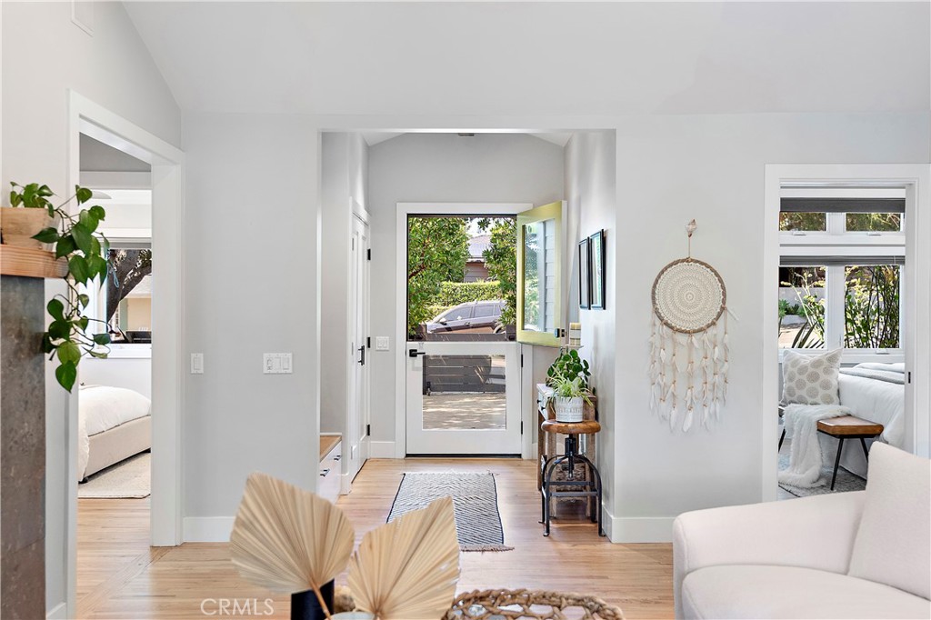 461 Shadow Lane Laguna Beach, CA 92651 - Photo 31 of 54 a living room with furniture