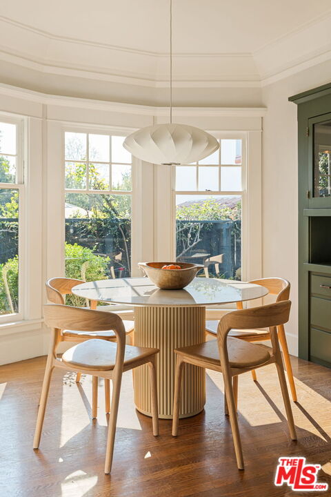 375 North Ridgewood Place Los Angeles, CA 90004 - Photo 19 of 56 a dining room with furniture a chandelier and wooden floor