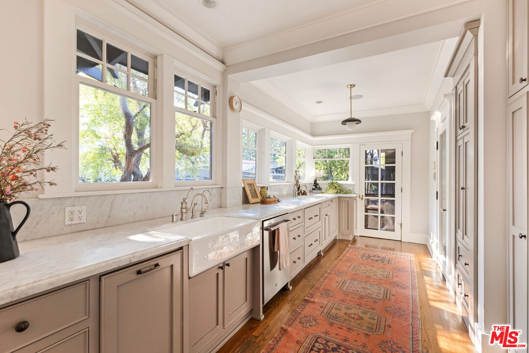 375 North Ridgewood Place Los Angeles, CA 90004 - Photo 21 of 56 a large white kitchen with a large window