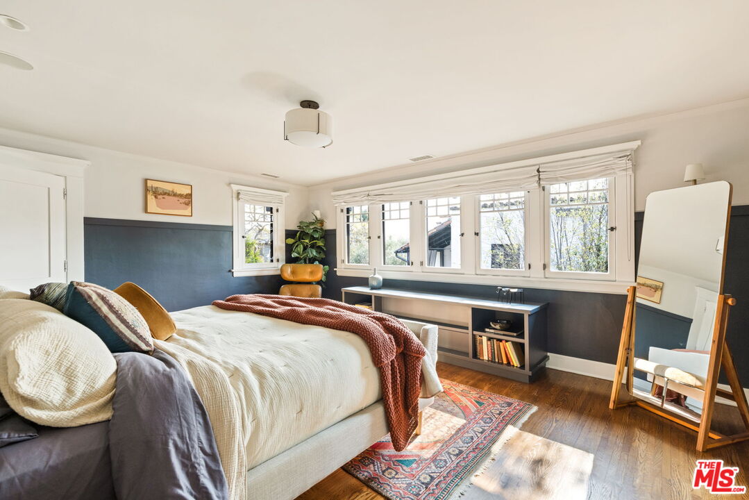375 North Ridgewood Place Los Angeles, CA 90004 - Photo 27 of 56 a bedroom with a bed and a desk in it