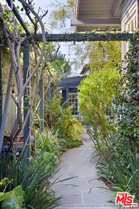 375 North Ridgewood Place Los Angeles, CA 90004 - Photo 49 of 56