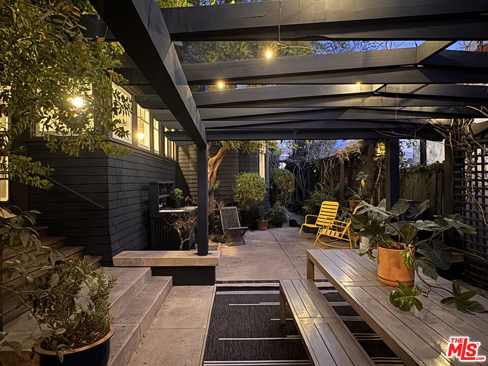 375 North Ridgewood Place Los Angeles, CA 90004 - Photo 54 of 56 a view of outdoor space with chairs