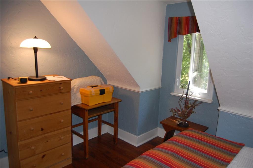 328 Castlegate Road Pittsburgh, PA 15221 - Photo 21 of 25 4th bedroom