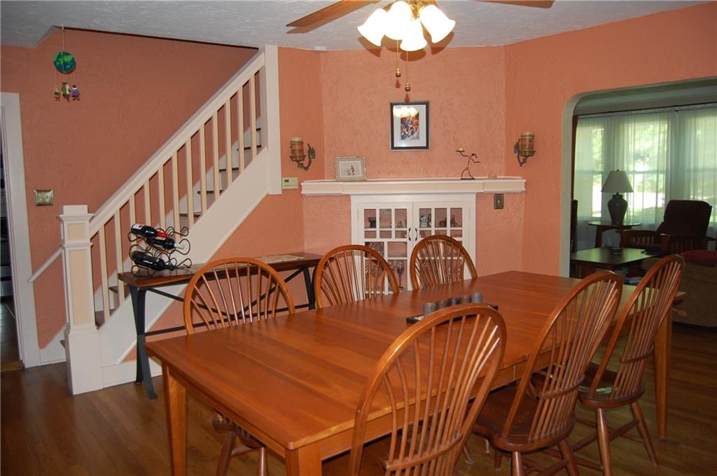 328 Castlegate Road Pittsburgh, PA 15221 - Photo 6 of 25 Dining room