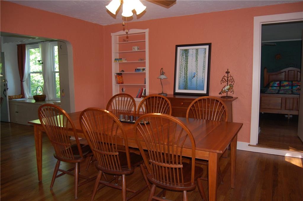 328 Castlegate Road Pittsburgh, PA 15221 - Photo 7 of 25 Dining room