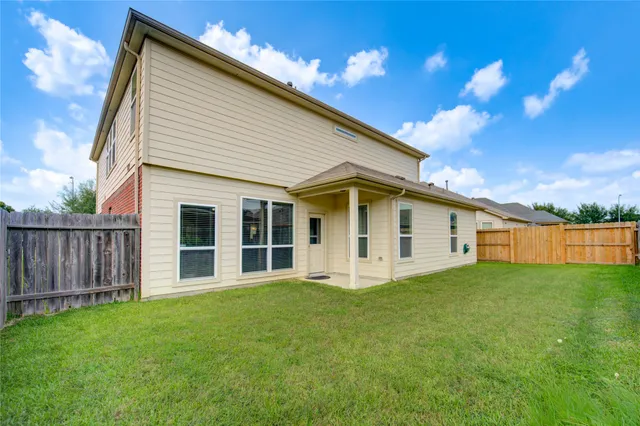 a view of a house with a backyard