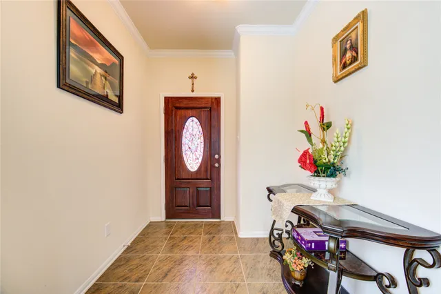 a view of an entryway with a white wall