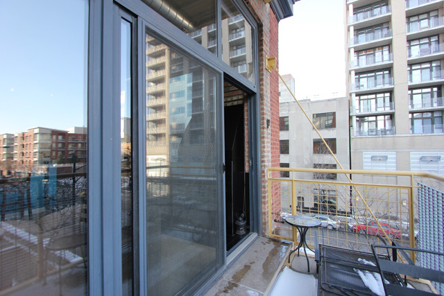 1910 South Indiana Avenue, Unit 321 Chicago, IL 60616 - Photo 21 of 25 a balcony with a table and chairs