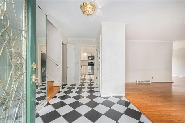 $499,000 | 9815 Overbrook Court, Leawood, KS 66206