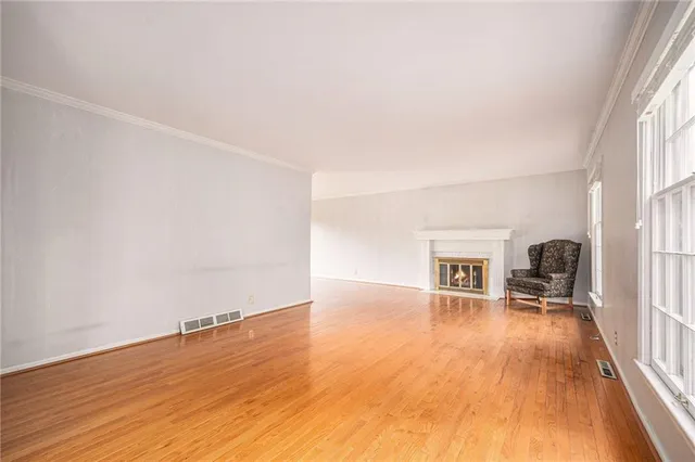 $499,000 | 9815 Overbrook Court, Leawood, KS 66206