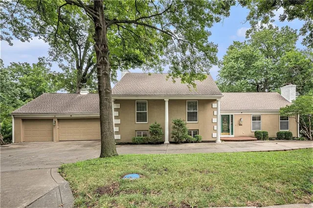 $499,000 | 9815 Overbrook Court, Leawood, KS 66206