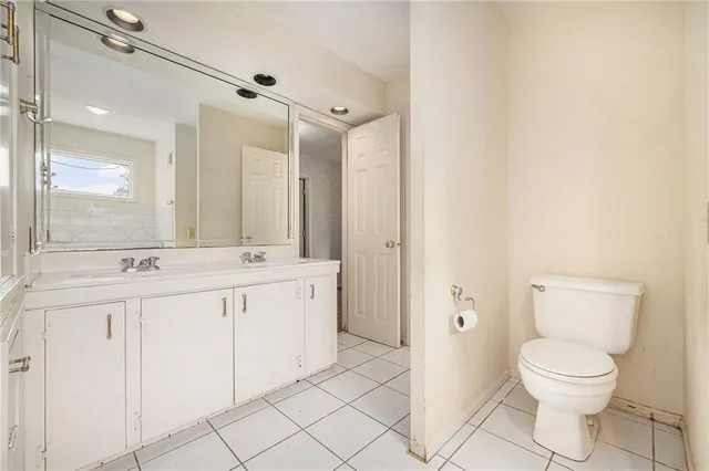 $499,000 | 9815 Overbrook Court, Leawood, KS 66206