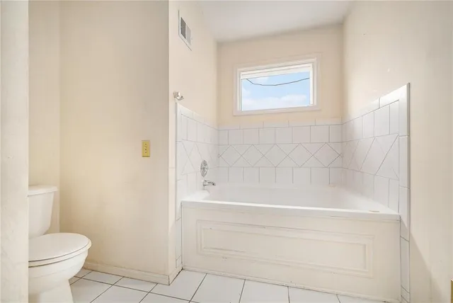 $499,000 | 9815 Overbrook Court, Leawood, KS 66206