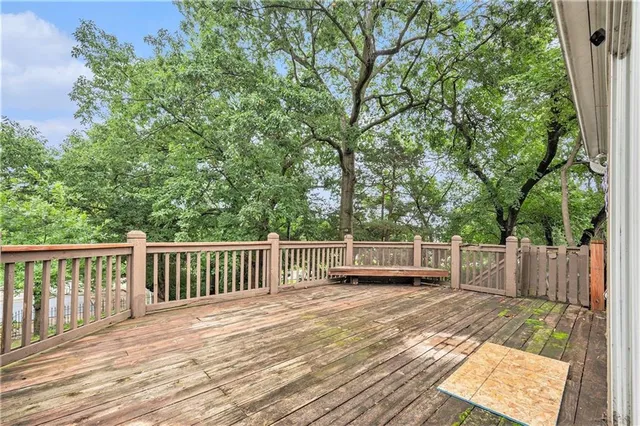 $499,000 | 9815 Overbrook Court, Leawood, KS 66206