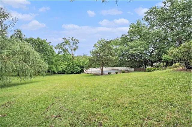 $499,000 | 9815 Overbrook Court, Leawood, KS 66206